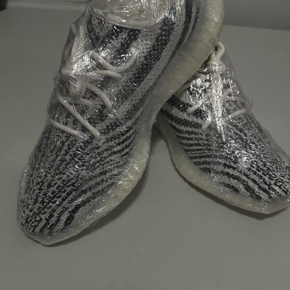 Adidas Yeezy Boost 350 V2 Zebra Sneakers - Picture 9 of 9